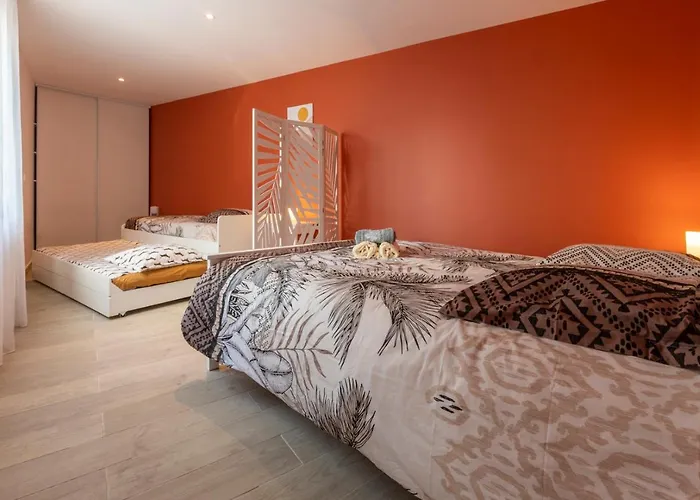 Loc Trotteur Le Safran F2 Grand Confort, Gare Sncf De Λούρδη