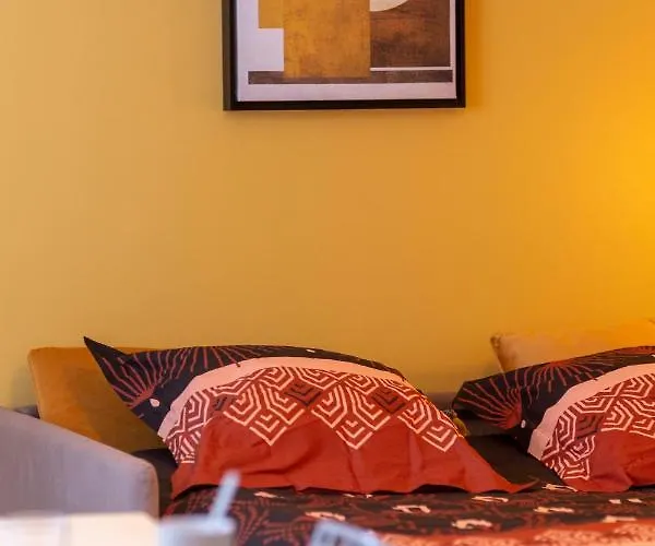 Loc Trotteur Le Safran F2 Grand Confort, Gare Sncf De Λούρδη