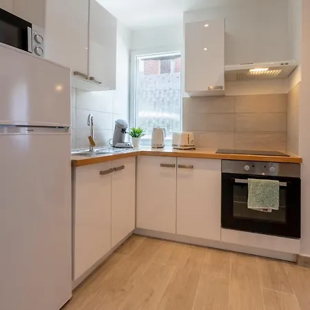 Loc Trotteur Le Safran F2 Grand Confort, Gare Sncf De * Lourdes